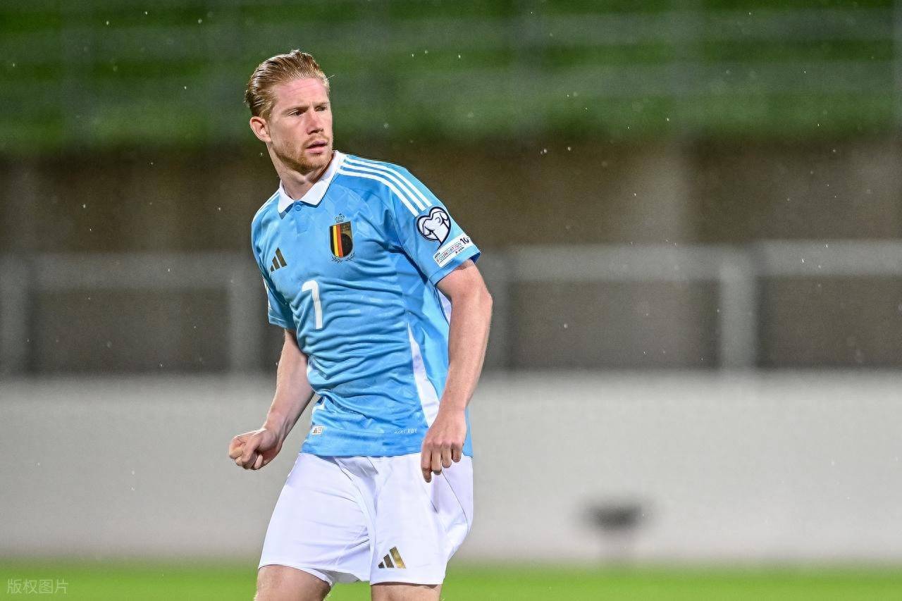 林葳更新社媒分享打高尔夫球照片，并配文：好玩