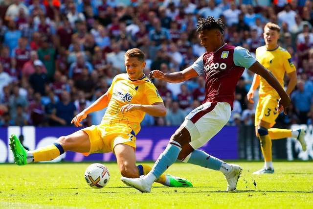 记者：郑智有望接替邵佳一执教青岛西海岸