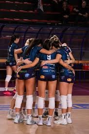 小宝单防锁死狄龙 + 抢断反击 助伊森三分一箭穿心